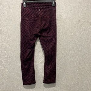 Lululemon Wunder Under Cropped Leggings Burgundy Geometric Pattern Size 6